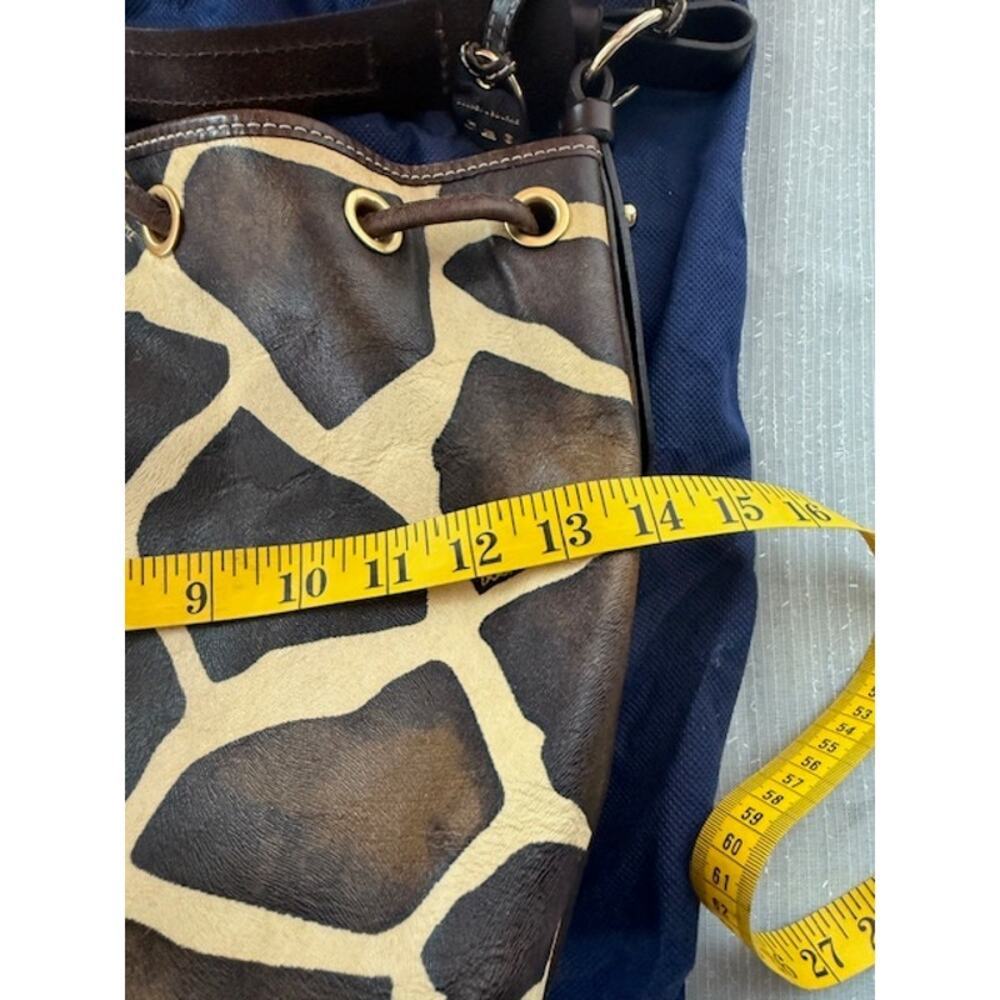 DOONEY & BOURKE GIRRAFFE PRINT DRAWSTRING SHOULDER BAG WITH DUST BAG - Picture 15 of 16